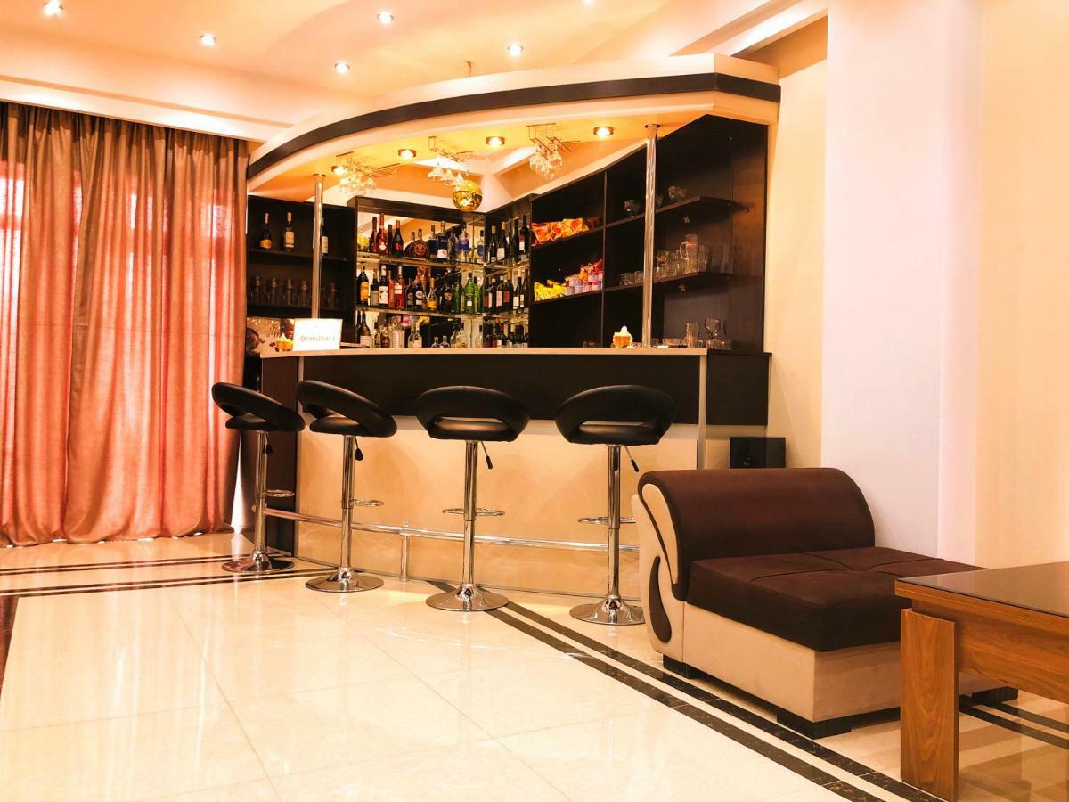 Hotel Grand Palace Tbilisi Esterno foto